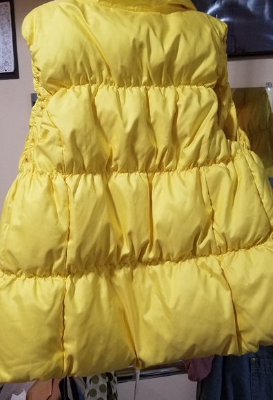 Yellow gap down puffy vest - Picture 2 of 6